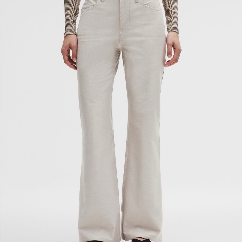 Lululemon NWOT Easy Five High Rose Subtle Flare Pant Short - Picture 4 of 6